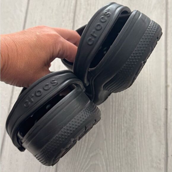 Black Crocs, Baya Clog women 8, Men 6 - Picture 3 of 4